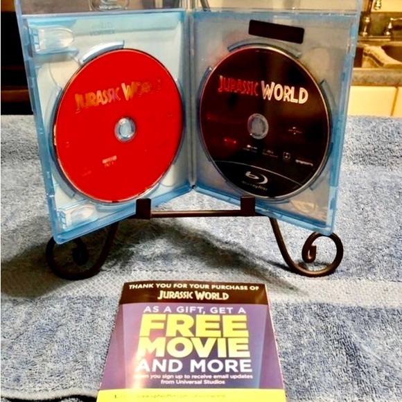 Jurassic Park Lunch with Blue Ray DVD Collectors Edition - Picture 7 of 7